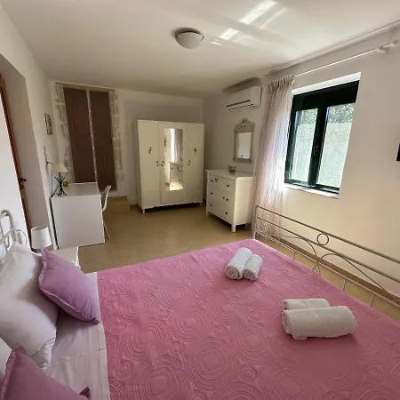 Chrisa Holiday home