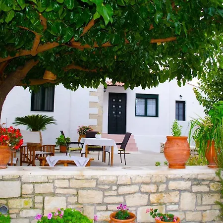Chrisa Holiday home Plevriana